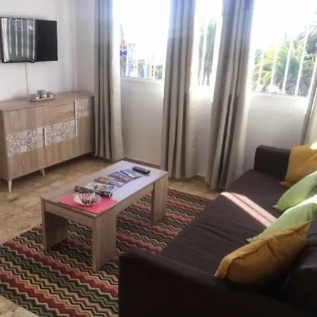 Avenida V Centenario Apartman *